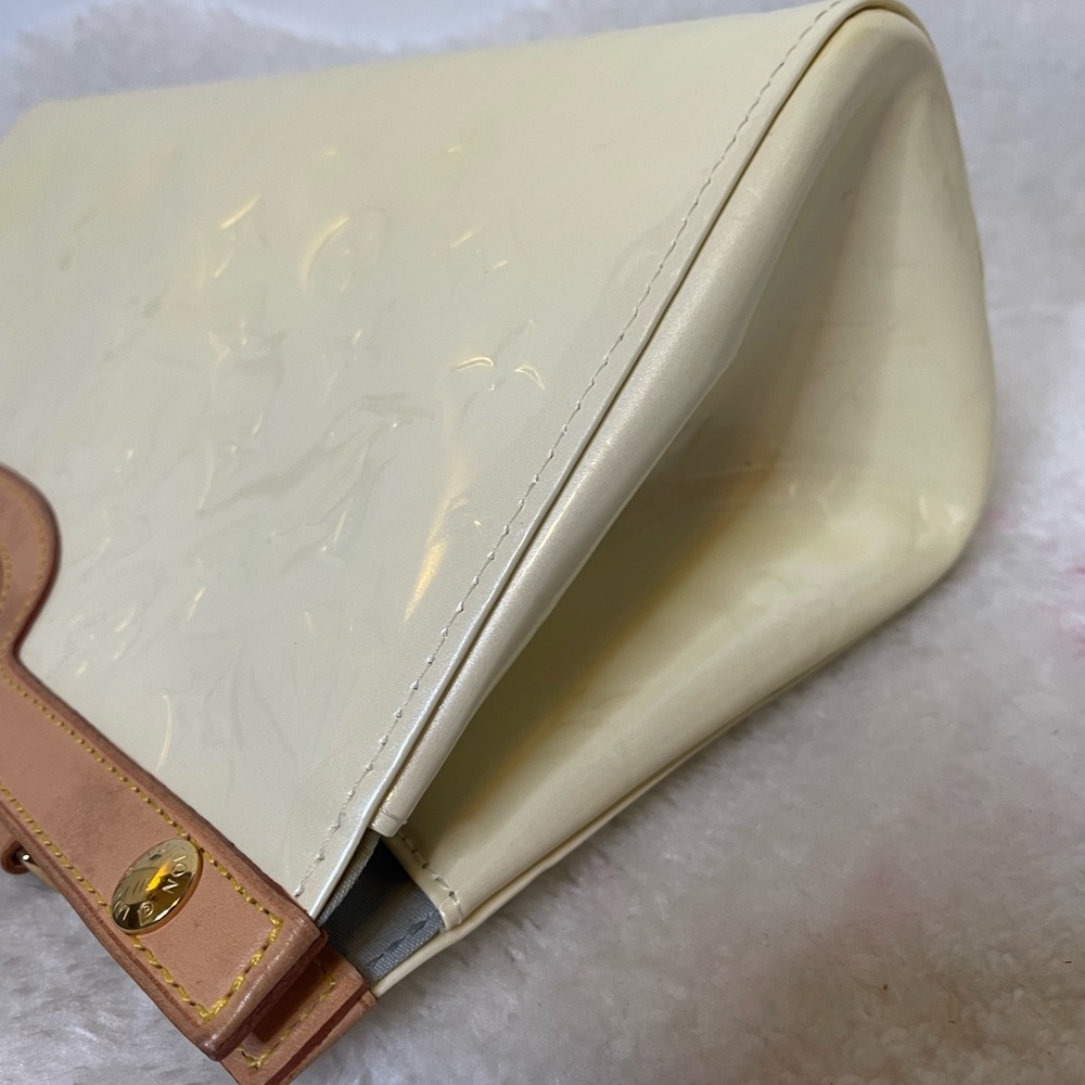 Louis Vuitton Cream and Tan Vernis - Picture 3 of 10